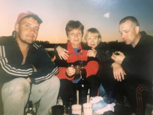 Взрослые: Лёша, Вера, Таня, Вова. Взрослые: Лёша, Вера, Таня, Вова.