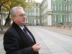 «Эрмитаж больше, чем музей» — интервью с хранителем несметных богатств Зимнего дворца и не только — академиком Михаилом Пиотровским