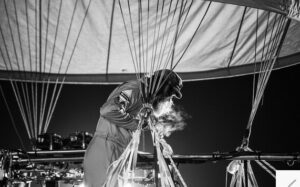 Изо рта пар, а на спине можно блины печь - на шарике не расслабишься. Фёдор Конюхов на шаре