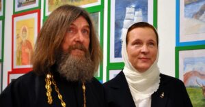 Ирина Анатольевна настоящая женщина - она у нас матушка и в миру, и по вере, доктор наук - профессор, и муза всех моих дальних странствий. Отец Фёдор Конюхов и матушка Ирина