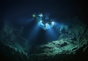 Батискаф - не лифт, если что-то пойдёт не так, он не упадёт на ловители, и дно экипажу не станет пухом… Батискаф