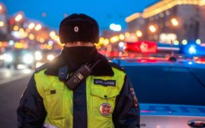 Одни правят миром, другие - автомобилем, а у третьих лучше получается штрафовать. Сотрудник ГИБДД