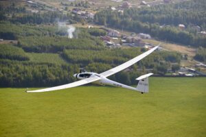 «Летающая лаборатория» создана в качестве прототипа самолёта, на котором я собираюсь ставить рекорд. Мне кажется, «Альбатрос» вполне подходящее имя для этой птицы. «Альбатрос»