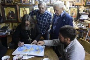 Чтобы начать работать, проект должен обрасти сторонниками, а это иногда часы, а иногда и дни разговоров. Фёдор Конюхов