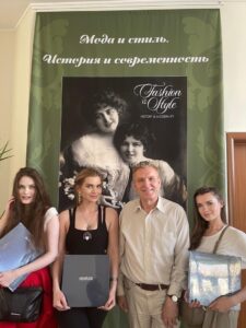 Елена (helena_lee_way), Анастасия Аверьянова, Владимир Богдановский, Анна. Елена (helena_lee_way), Анастасия Аверьянова, Владимир Богдановский, Анна.