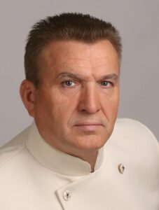 Директор Государственного исторического музея Южного Урала — Богдановский Владимир Иванович. Директор Государственного исторического музея Южного Урала — Богдановский Владимир Иванович.