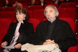 Композитор Эдуард Артемьев с супругой Изольдой Композитор Эдуард Артемьев с супругой Изольдой