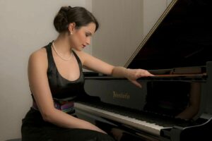 Пианистка Пианистка
