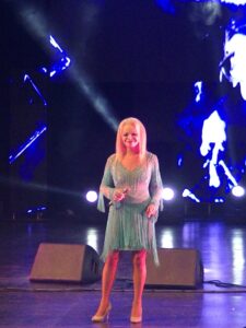 Певица Лариса Долина Певица Лариса Долина