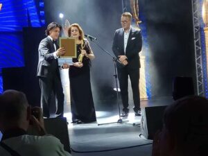 Эвклид Кюрдзидис и Катрин Денев на фестивале "Хрустальный источник" Эвклид Кюрдзидис и Катрин Денев на фестивале "Хрустальный источник"