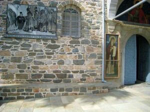 Увеличенная копия снимка с образом Богоматери ныне помещена у врат русского святогорского монастыря святого Пантелеимона. Увеличенная копия снимка с образом Богоматери ныне помещена у врат русского святогорского монастыря святого Пантелеимона