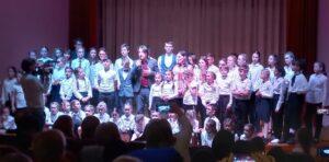 Эвклид Кюрдзидис с детьми Театр-студии продюсерского центра "Хрустальный источник". Эвклид Кюрдзидис с детьми Театр-студии продюсерского центра "Хрустальный источник".