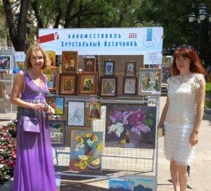 Народная артистка РФ Ольга Прокофьева, иконописец Светлана Фатьянова. Народная артистка РФ Ольга Прокофьева, иконописец Светлана Фатьянова.