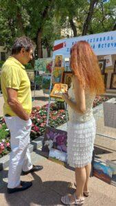 Народный артист РФ Евгений Князев и иконописец Светлана Фатьянова. Народный артист РФ Евгений Князев и иконописец Светлана Фатьянова.