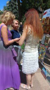 Народная артистка РФ Ольга Прокофьева, ее сестра Лариса и иконописец Светлана Фатьянова. Народная артистка РФ Ольга Прокофьева, ее сестра Лариса и иконописец Светлана Фатьянова.