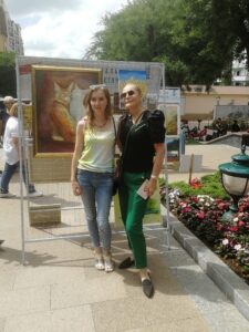 Художник Александра Корчагина и народная артистка РФ Алёна Яковлева. Художник Александра Корчагина и народная артистка РФ Алёна Яковлева.