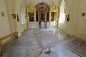 Внутри часовни Иоанна Предтечи Внутри часовни Иоанна Предтечи