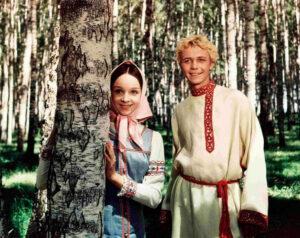 Кадр из фильма "Огонь, вода и медные трубы". Алёнушка и Вася-Василёк. Кадр из фильма "Огонь, вода и медные трубы". Алёнушка и Вася-Василёк.