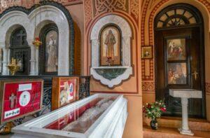 Рака с мощами святой преподобномученицы Великой Княгини Елисаветы Феодоровны. Рака с мощами святой преподобномученицы Великой Княгини Елисаветы Феодоровны.