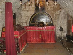 Придел святых Иоакима и Анны, справа от лестницы. Придел святых Иоакима и Анны, справа от лестницы.