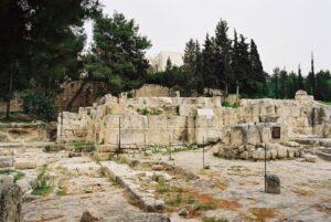 Старые руины деревни Эммаус Старые руины деревни Эммаус