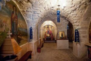 Нижний храм с образом иконы Божией Матери "Млекопитательница" Нижний храм с образом иконы Божией Матери "Млекопитательница"