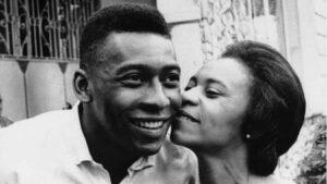 Пеле с мамой Селестой Арантес Пеле с мамой Селестой Арантес