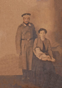 Снимок 1914 года - проводы Чиркунова Фёдора Васильевича на фронт. Снимок 1914 года - проводы Чиркунова Фёдора Васильевича на фронт.