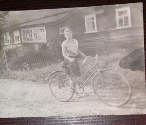 Дом семьи Чиркуновых, на снимке Инна Владимировна Никитина-Баранова. Дом семьи Чиркуновых. Инна Владимировна Никитина-Баранова.