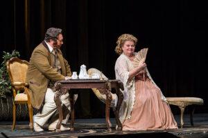 Кадр из спектакля "На всякого мудреца довольно простоты" (2008) Кадр из спектакля "На всякого мудреца довольно простоты" (2008)