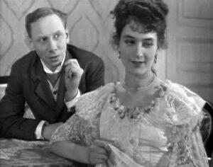 Кадр из фильма "Бесприданница" (1936 г.) Кадр из фильма "Бесприданница" (1936 г.)