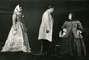 Кадр из спектакля "Гроза" А. Н. Островского (1962 г.) Кадр из спектакля "Гроза" А. Н. Островского (1962 г.)