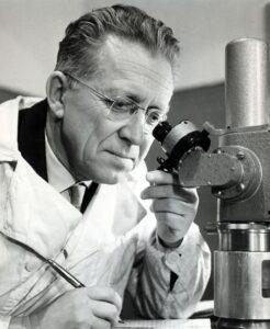 Советский ученый Советский ученый