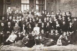 Выпуск школы №1 г. Тихвин, 1923 г.