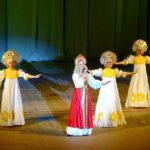 Юлия Щербакова. Исполнение песни "Улетай на крыльях ветра" с танцевальным коллективом.