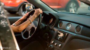 Девушка за рулем Девушка за рулем