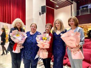 Представители Русского дома в Китае, куратор Пекинской выставки Елена Болотских Представители Русского дома в Китае, куратор Пекинской выставки Елена Болотских