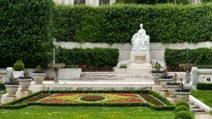 Памятник Елизавете Баварской (Сисси) Памятник Елизавете Баварской (Сисси)