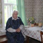 Александра Ивановна Мартьянова в доме в Тимонихе, 2020 год