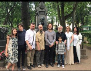 На могиле Фёдора Михайловича Достоевского На могиле Фёдора Михайловича Достоевского