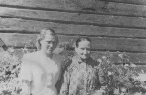 Богданова Александра Павловна с дочкой Анной, 1949 год. Богданова Александра Павловна с дочкой Анной, 1949 год.