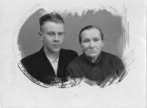 Богданова Александра с сыном Анатолием. Богданова Александра с сыном Анатолием.