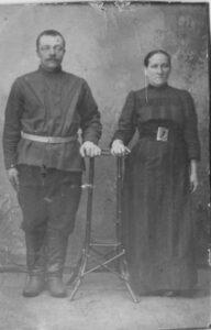 Богданов Алексей Тимофеевич с женой Александрой Павловной, примерно 1901 г. Богданов Алексей Тимофеевич с женой Александрой Павловной, примерно 1901 г.