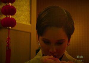 Мэйлин. Кадр из сериала "Уроки китайского" Мэйлин. Кадр из сериала "Уроки китайского"