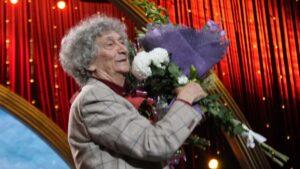 Юрий Энтин с букетом цветов Юрий Энтин с букетом цветов