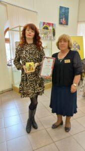 Светлана Фатьянова на вернисаже "Арт-май" Светлана Фатьянова на вернисаже "Арт-май"